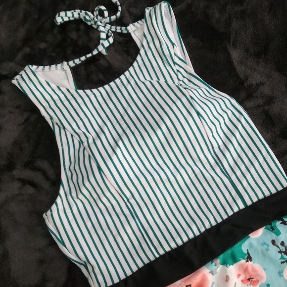 Brand new Cupshe Striped Floral - Picture 4 of 12